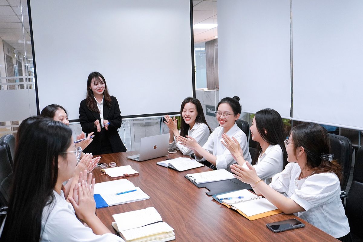 Buổi họp chuyên môn của đội ngũ Luật 7S