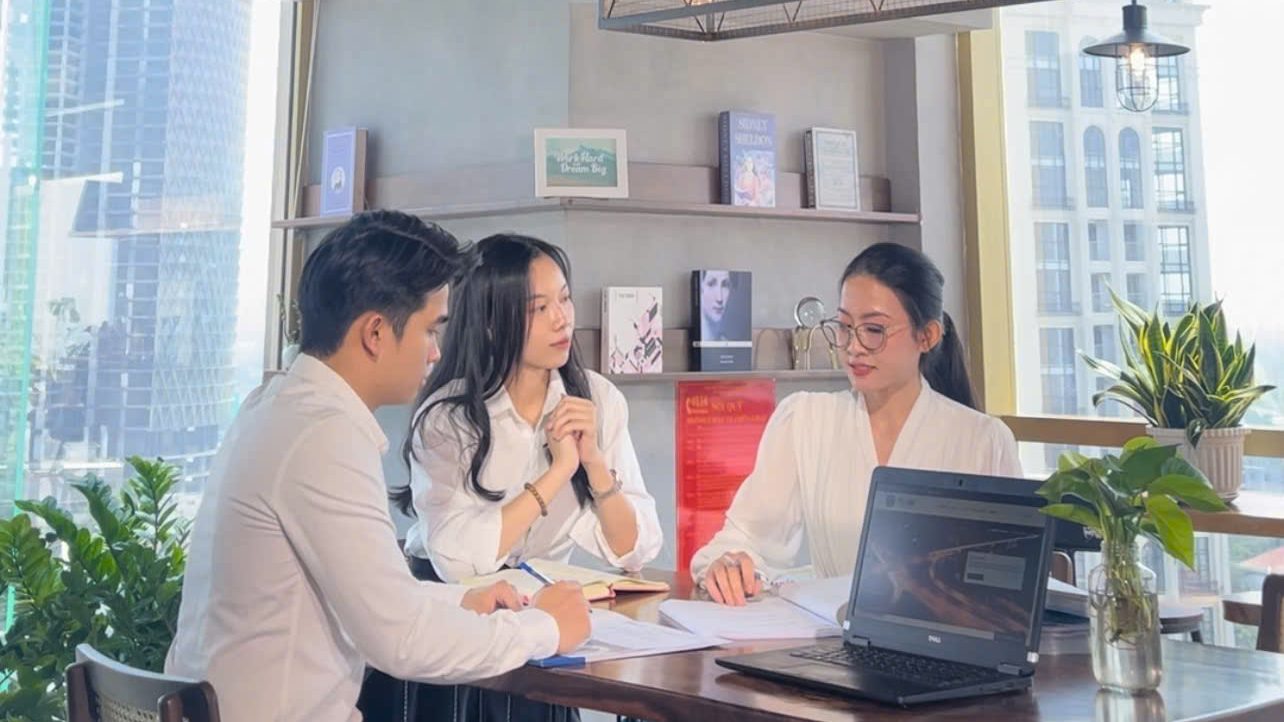 Luật sư Luật 7S tư vấn khách hàng