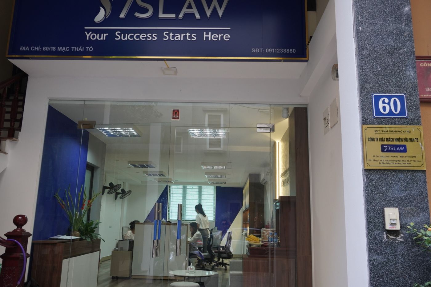 Trụ sở Luật 7S tại đường Mạc Thái Tổ, Hà Nội
